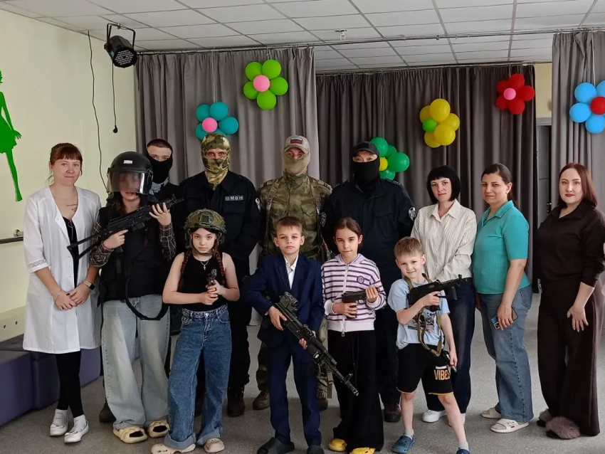 В читинском центре помощи детям имени Владимира Подгорбунского прошёл урок мужества ко Дню воинской славы